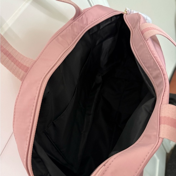 NWT Victoria’s Secret Gym Bag - Picture 4 of 4